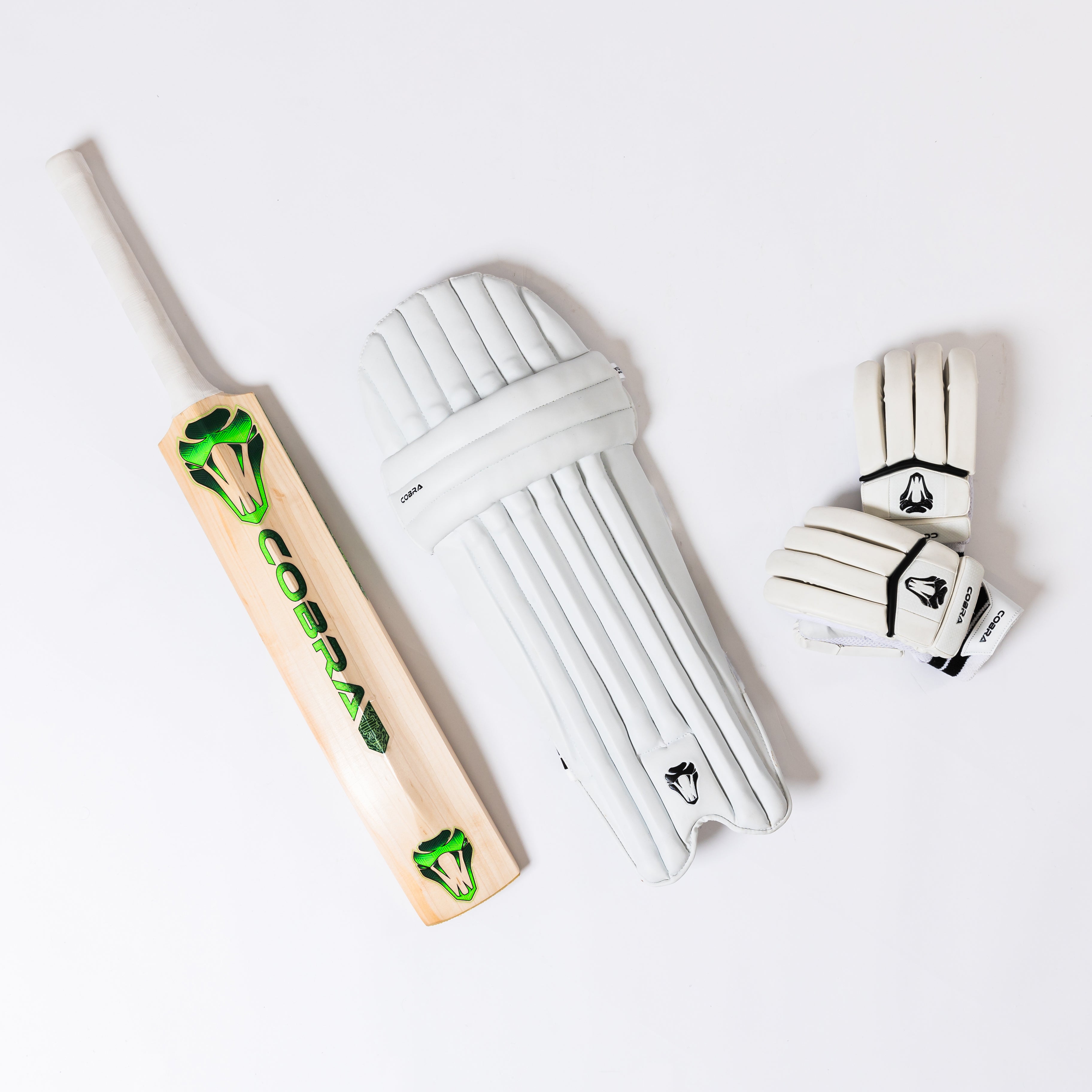 2025 JUNIOR PLAYERS EDITION BAT (G3), CLUB PADS AND CLUB GLOVES