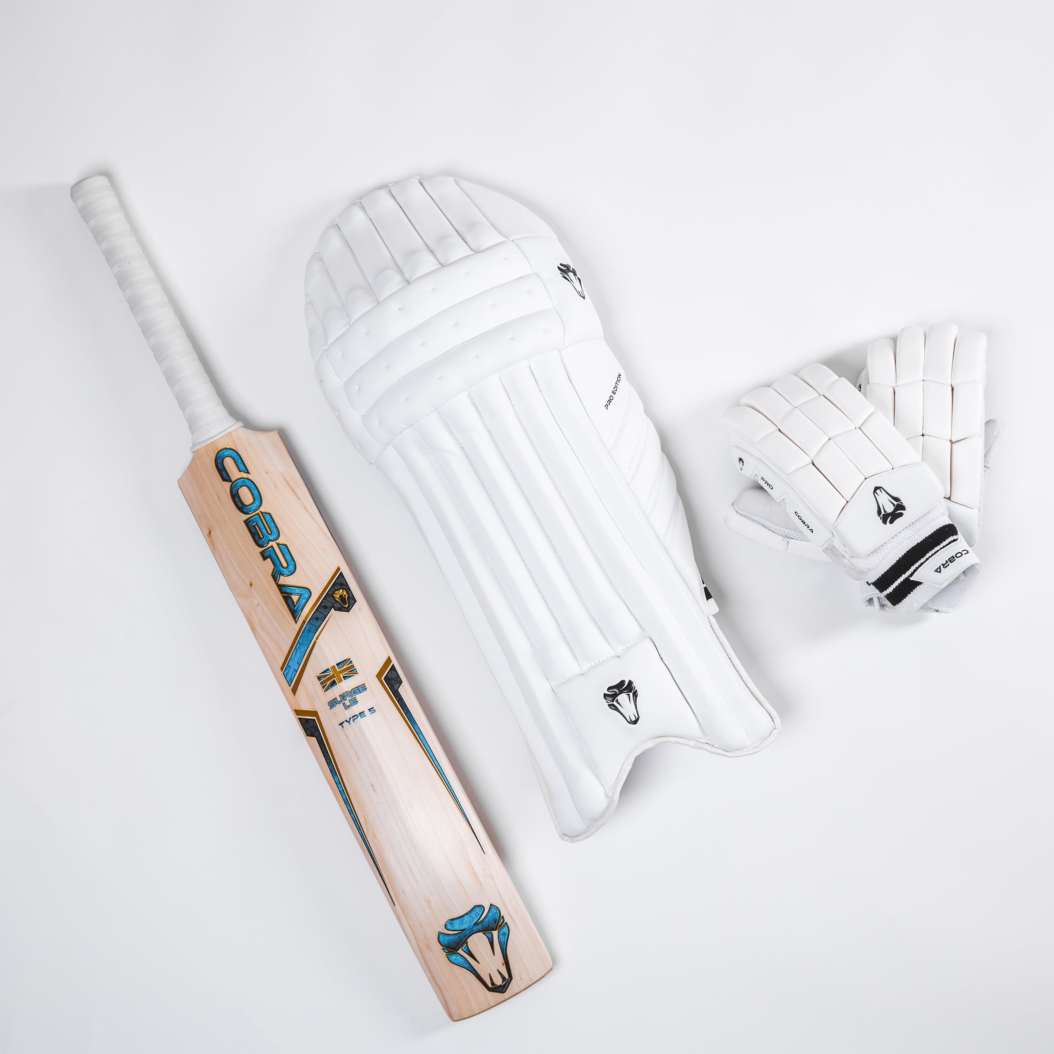 PRO BAT BUNDLE - CUSTOM PLAYERS EDITION BAT (G3), PRO PADS & PRO GLOVES.
