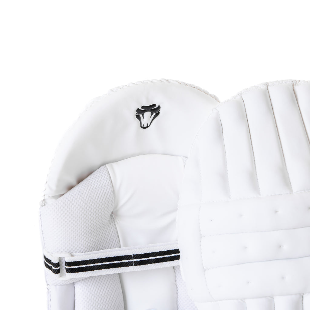 PRO BAT BUNDLE - CUSTOM PLAYERS EDITION BAT (G3), PRO PADS & PRO GLOVES.