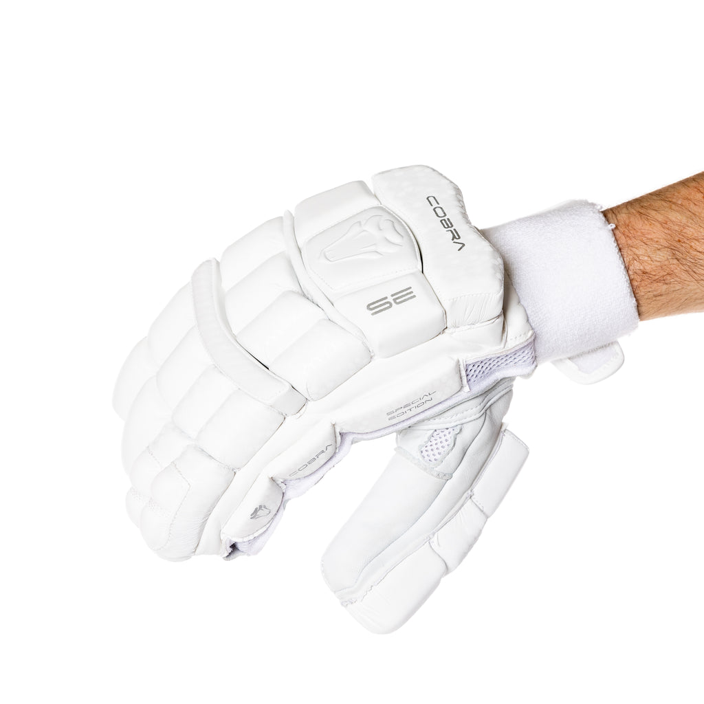 2023 FULL SPECIAL EDITION BAT BUNDLE - SPECIAL EDITION BAT, SE PADS , SE GLOVES, LIMITED EDITION DUFFLE BAG - Cobra Cricket 