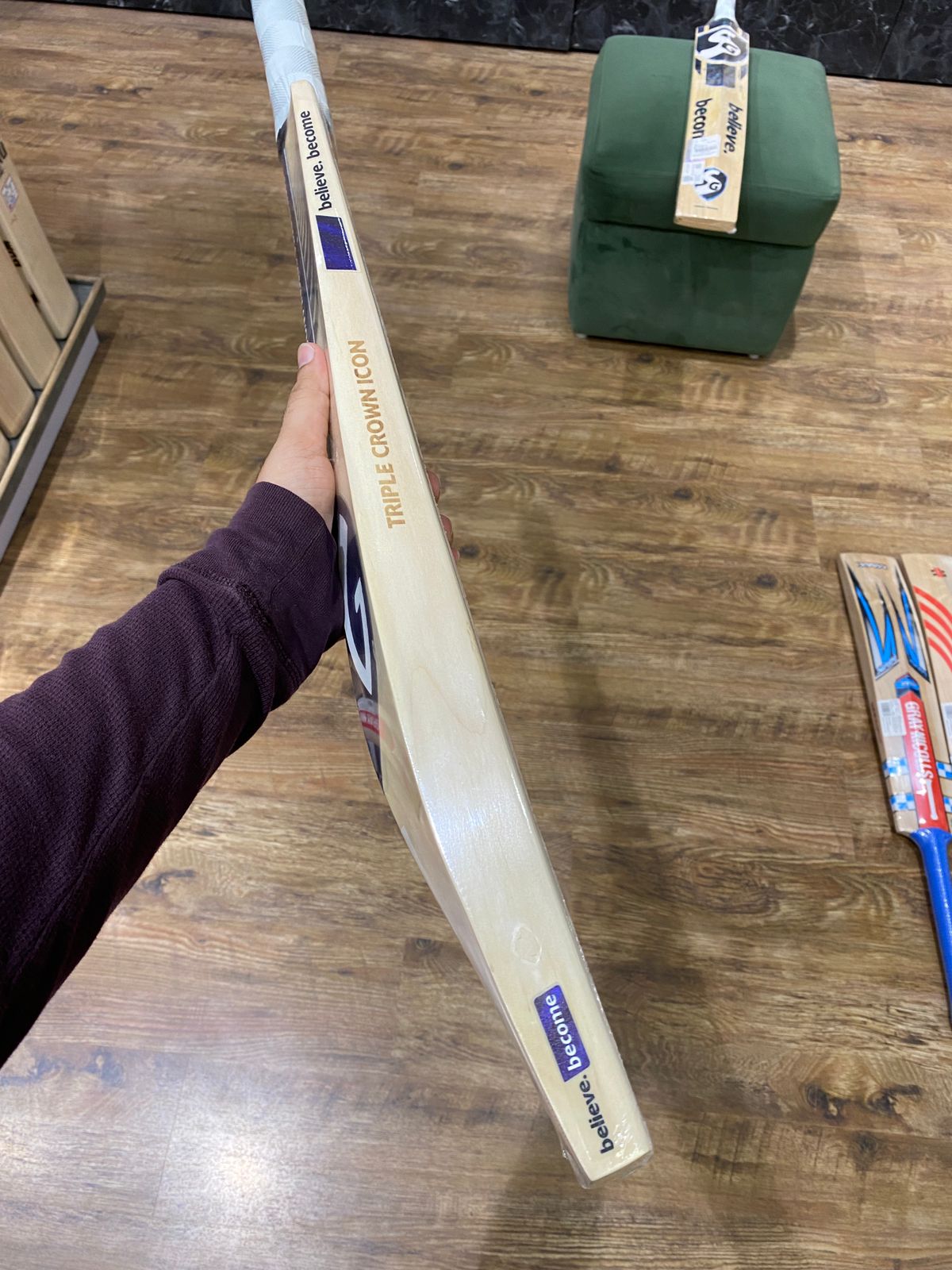 SG TRIPLE CROWN ICON MENS CRICKET BAT- GRADE 3 ENGLISH WILLOW