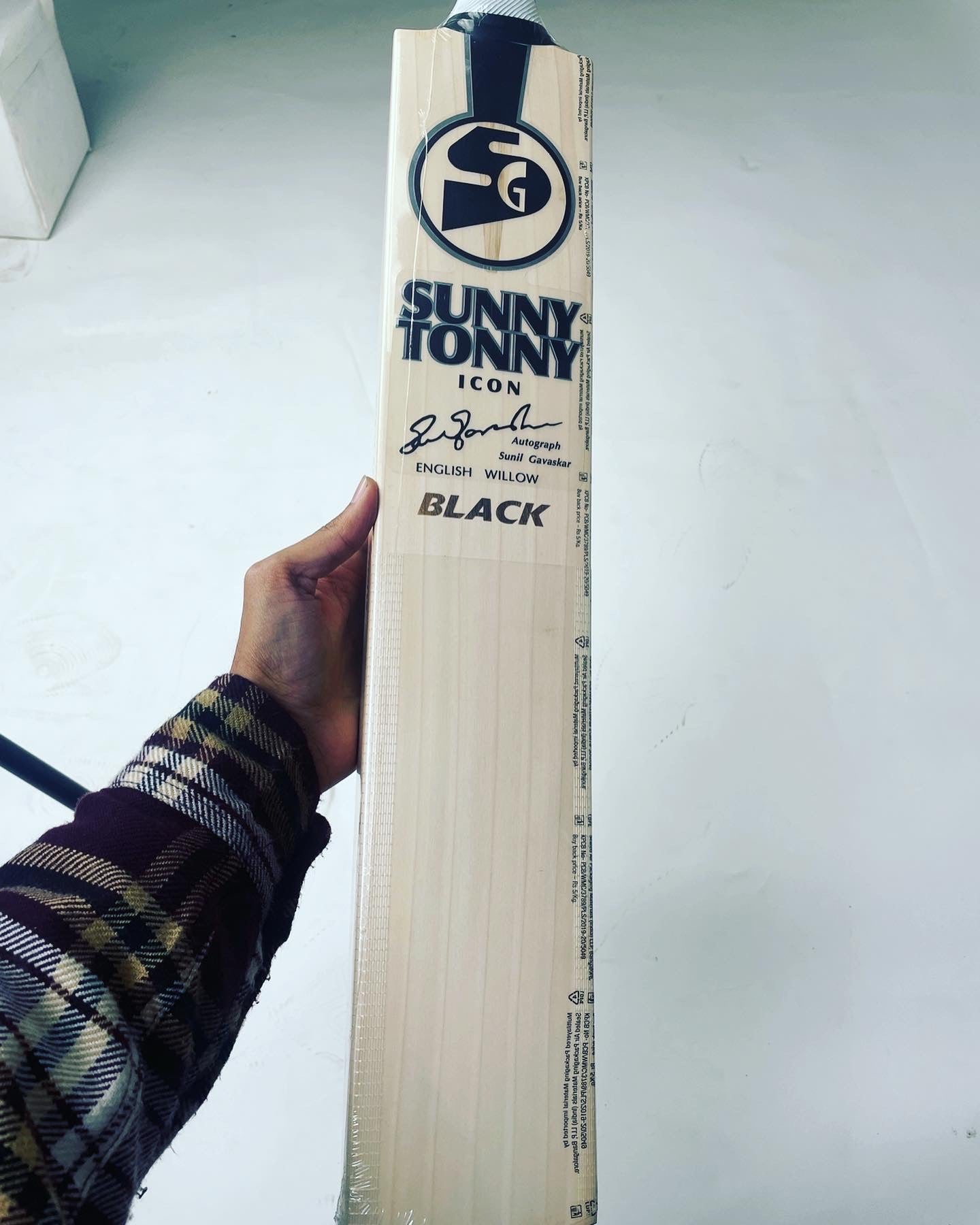SG SUNNY TONNY ICON BLACK EDITION - GRADE 3 ENGLISH WILLOW - Cobra Cricket 